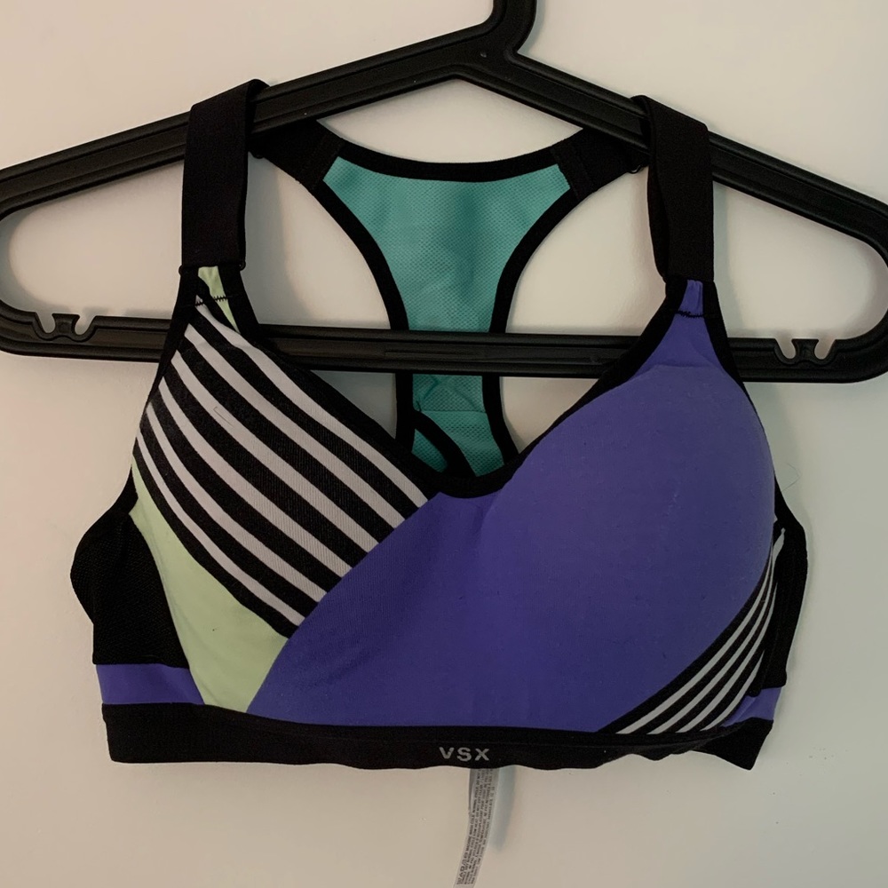 Victoria’s Secret Sports Bra Molded Cups Adjustable Closure and Straps Size 34B